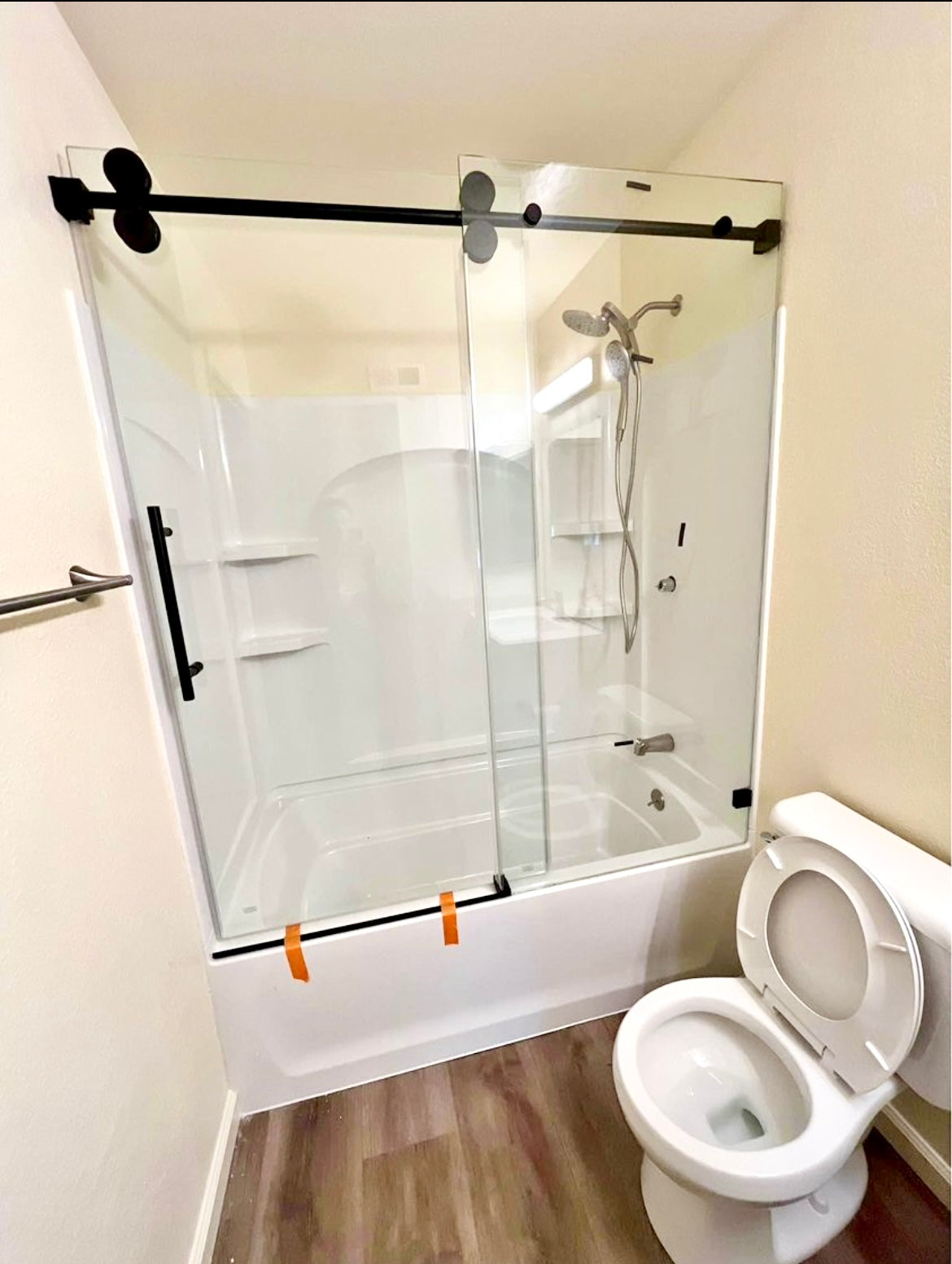 D-4 SINGLE SLIDING DOOR BATHTUB